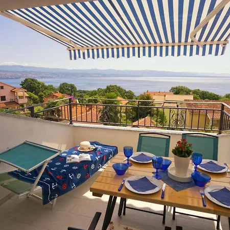 Apartment Riviera Blue With Seaview, Private Whirlpools And Parking Near Opatija *