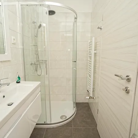 Riviera Blue With Seaview, Private Whirlpools And Parking Near Opatija