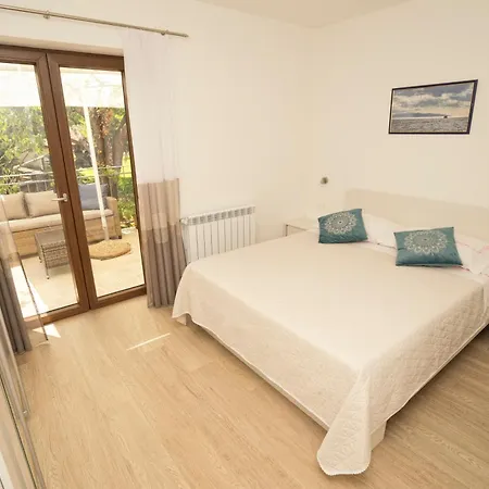 Apartment Riviera Blue With Seaview, Private Whirlpools And Parking Near Opatija *
