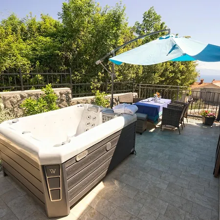 Riviera Blue With Seaview, Private Whirlpools And Parking Near Opatija